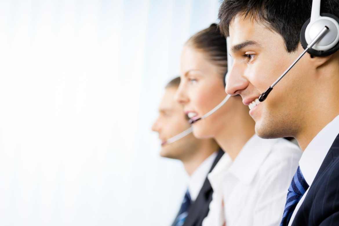 iD customer service persons in a call